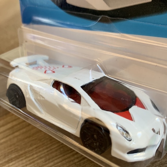 Hot Wheels Lamborghini Sesto Elemento - Picture 3 of 6